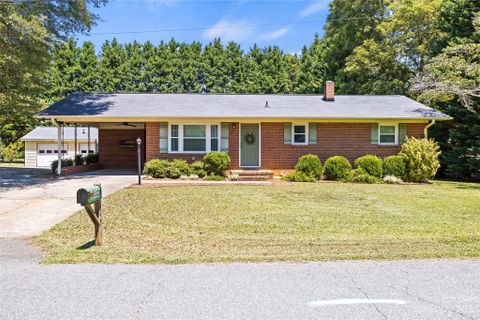 112 Buckoak Street sold home in West Stanley Park, Stanley, NC