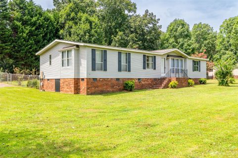 202 Laramie Drive sold home in Carmel Woods, Stanley, NC
