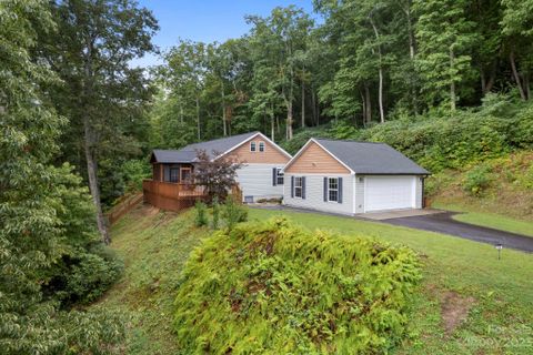 215 Goodview Drive sold home in Green Mountain Vistas, Hendersonville, NC