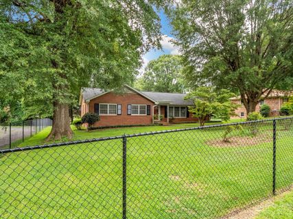 1927 Berkshire Drive sold home in Kingston Hills, Gastonia, NC