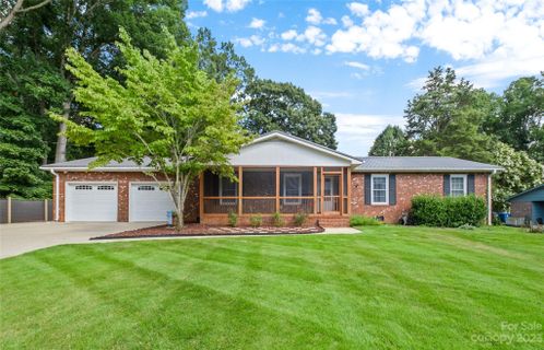 209 Laura Springs Drive sold home in Crane Creek Terrace, Salisbury, NC