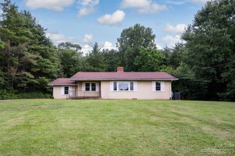 15 Larlyn Lane sold home in Pine Burr Park, Asheville, NC