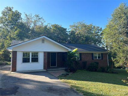 9 Larlyn Lane sold home in Pine Burr Park, Asheville, NC