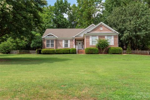 114 Harbor Landing Drive sold home in Harbor Landing, Mooresville, NC