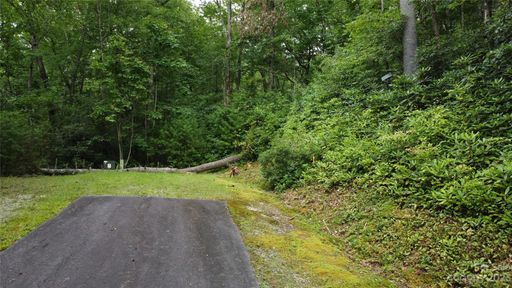 18 Trillium Lane sold home in Round Mountain Falls, Brevard, NC