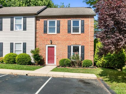 42 Sleepy Hollow Lane sold home in Sleepy Hollow, Swannanoa, NC
