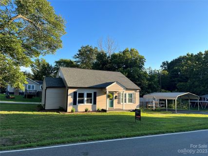301 Chestnut Street sold home in West Stanley Park, Stanley, NC