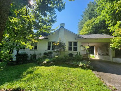 516 Huff Street sold home in Oak Grove Heights, Hendersonville, NC
