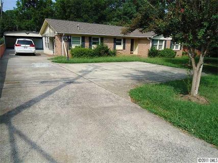 8621 Idlewild Road