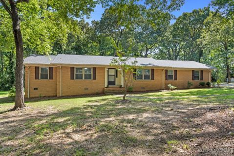 2204 Shady Lane