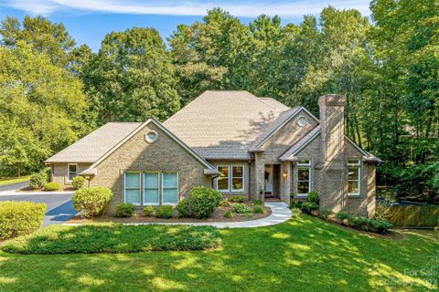 115 Sweetwater Hills Drive sold home in Sweetwater Hills, Hendersonville, NC