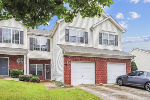 12240 Stratfield Place Circle