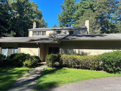 313 Vanderbilt Road