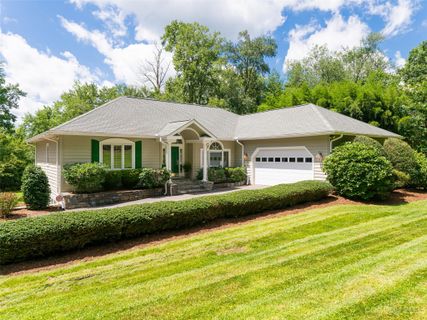 1350 Chanteloup Drive sold home in Chanteloup, Hendersonville, NC