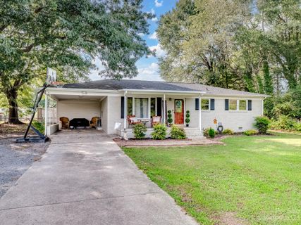 221 Springwood Drive sold home in Springwood Terrace, Belmont, NC