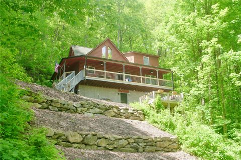 513 Apple Creek Road sold home in Apple Creek Acres, Waynesville, NC