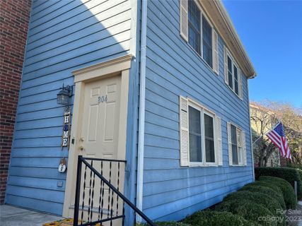 1300 Larchmont Place 804-U