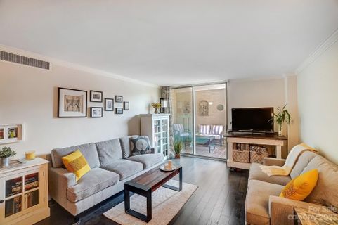 1300 Queens Road 212 sold home in Queens Towers, Charlotte, NC