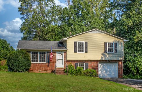 1916 Woodgreen Drive sold home in Kingston Hills, Gastonia, NC