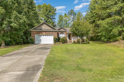 920 Circle Drive sold home in Mountainbrook, Mount Pleasant, NC