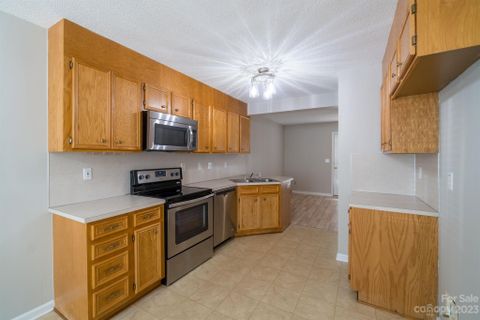 3372 White Oak Court sold home in White Oak Manor, Claremont, NC