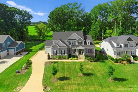 112 Lanyard Lane