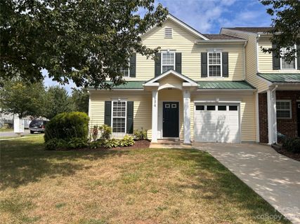 2476 Redmayne Lane