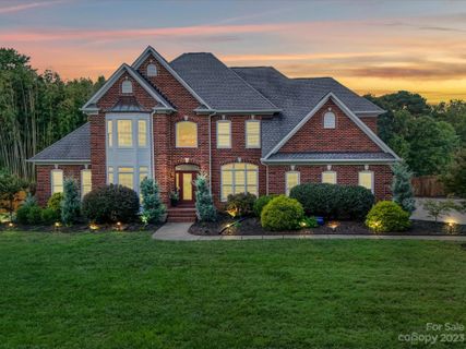 1076 Kite Court sold home in Heather Glen, Matthews, NC