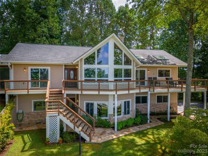 749 Whites Lake Boulevard sold home in Whites Lake, Saluda, NC