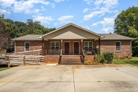 3447 Country Acres Drive sold home in Country Acres, Maiden, NC