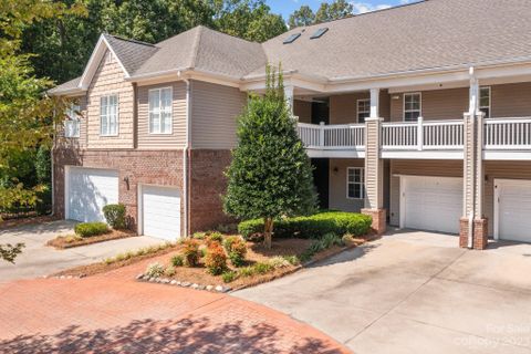 8905 Rosalyn Glen Road
