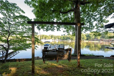 1208 Lake Drive 9 Drive sold home in High Rock Lake, Lexington, NC