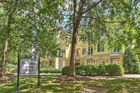 2615 Selwyn Avenue 101