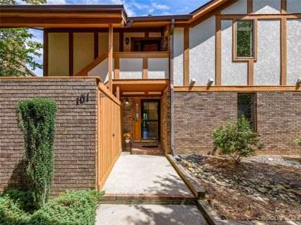 101 Fleetwood Plaza sold home in Fleetwood Plaza, Hendersonville, NC