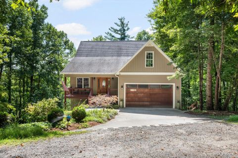 563 Betsy Ross Lane