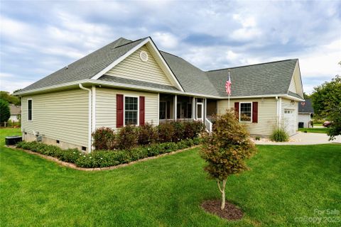 106 Beaver Dam Drive sold home in Mills River Village, Mills River, NC
