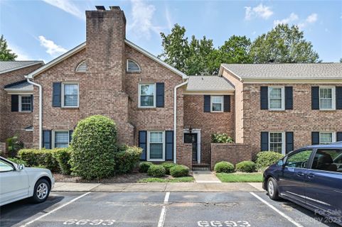 6693 Bunker Hill Circle