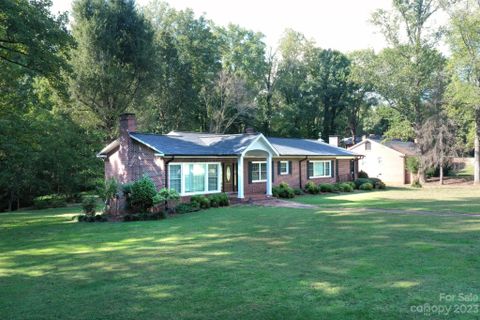 1318 Brentwood Drive sold home in Dogwood Hills, Newton, NC