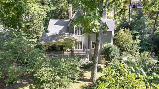 18 Cherokee Road sold home in Albemarle Park, Asheville, NC