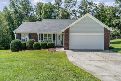 1131 Pine Cross Drive sold home in Mountainbrook, Mount Pleasant, NC