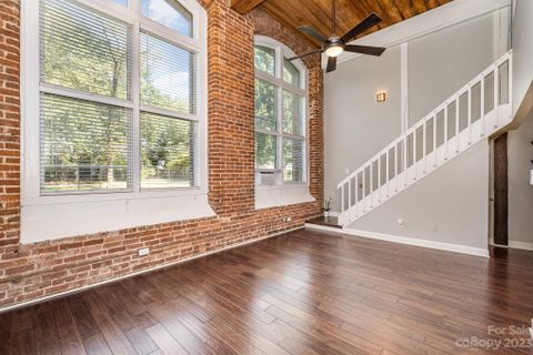 201 S Hoskins Road 118