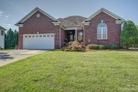 1602 Stone Pine Drive sold home in Forest Pointe, Gastonia, NC