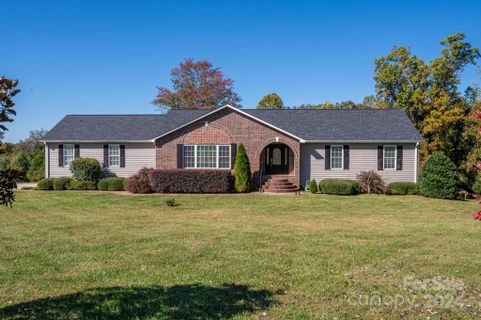 2452 Carriage Lane sold home in Grandview Farms, Lincolnton, NC