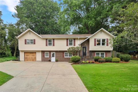 112 Redcoat Drive