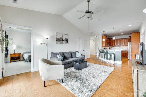 6605 Central Pacific Avenue 403-B