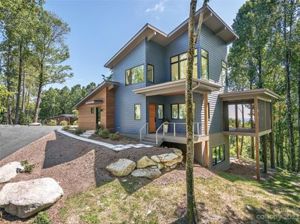 15 Laurel Ledge Way