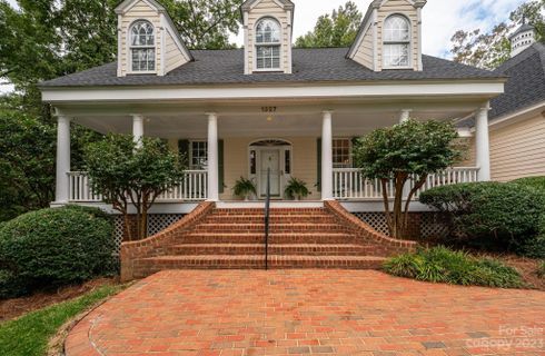 1327 10th Street Drive sold home in Forest Park, Hickory, NC