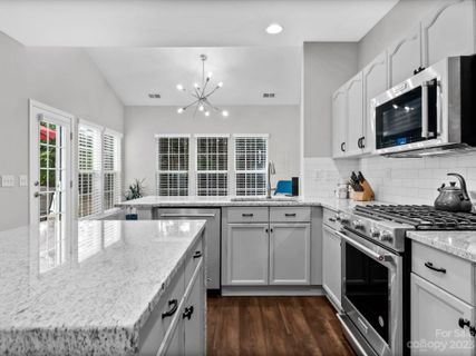 7902 Mariners Pointe Circle