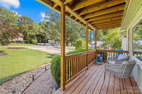 1553 Castell Lane sold home in Tanglewood Park, Hickory, NC