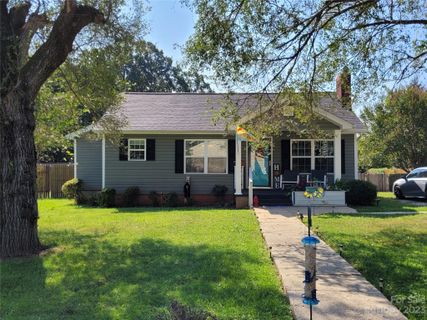 203 Lowe Street
